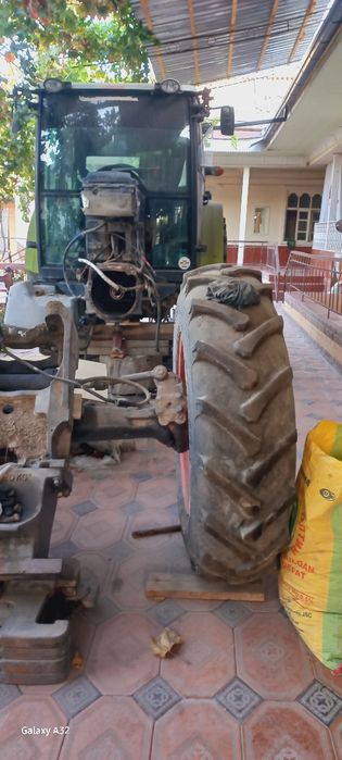 Claas axos340  traktor