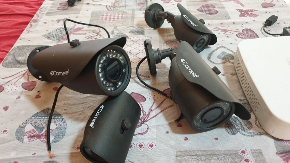 Комплект Камери за видеонаблюдение Comelit с DVR