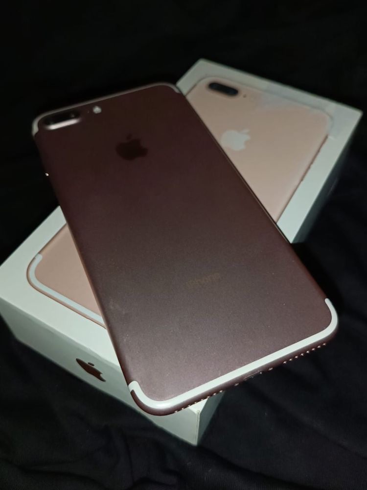 Продам iPhone 7+