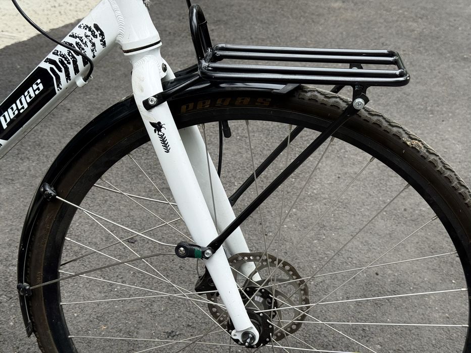 Bicicleta Pegas Hoinar 1 / 8s 28" cu dublu portbagaj.