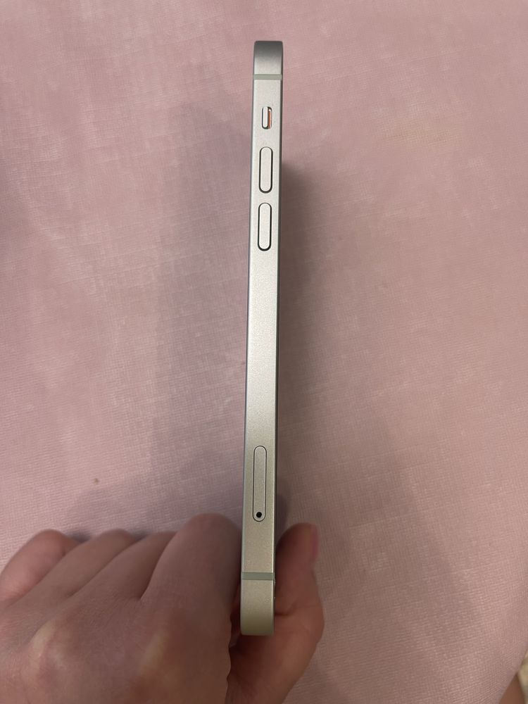 Продам срочно Iphone 12 в идеальном состоянии