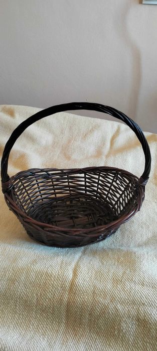 Продавам дървена кошничка