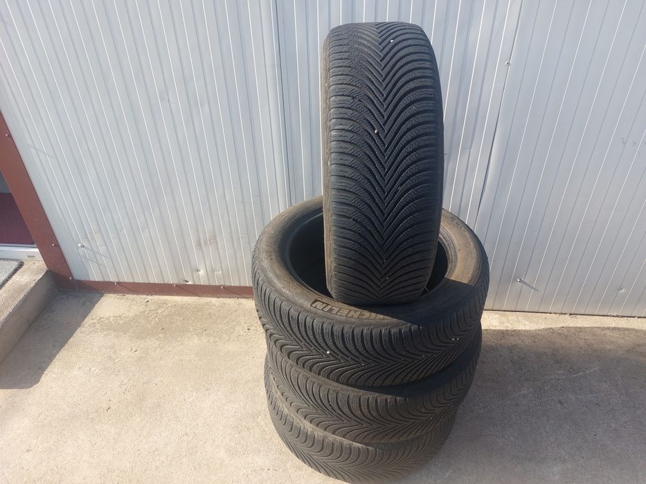 125 lei bucata! Set anvelope M+S/IARNA 205 55 17 Michelin
