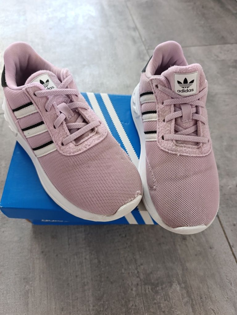 Маратонки за момиче Adidas 27 н-р