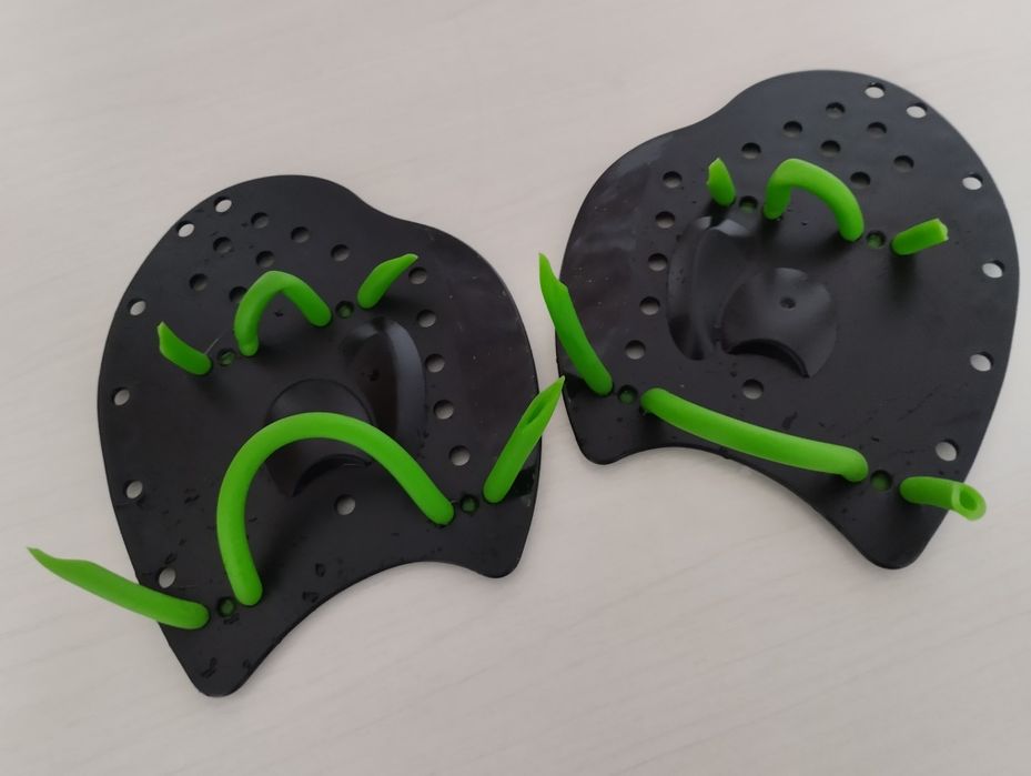 Продаются лопатки для плаванья, в отличном состояние. Фирма Mad Wave.