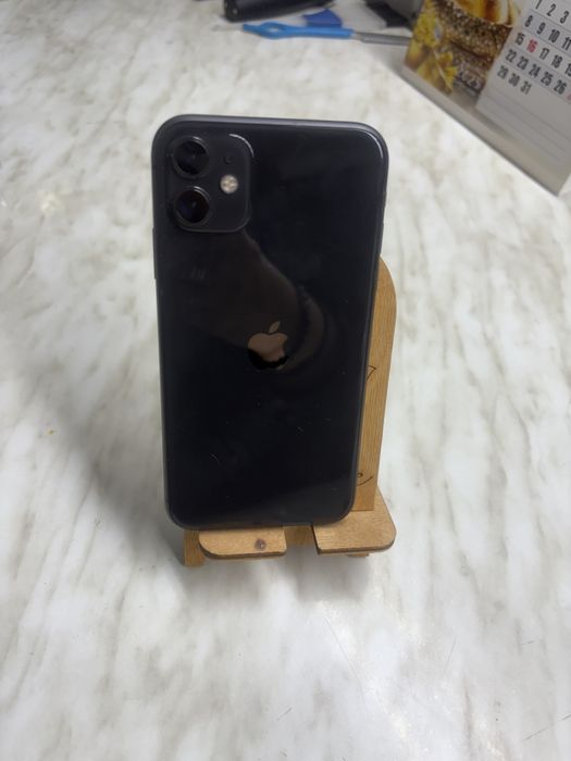 Продается айфон 11срочно в хорошем состояние