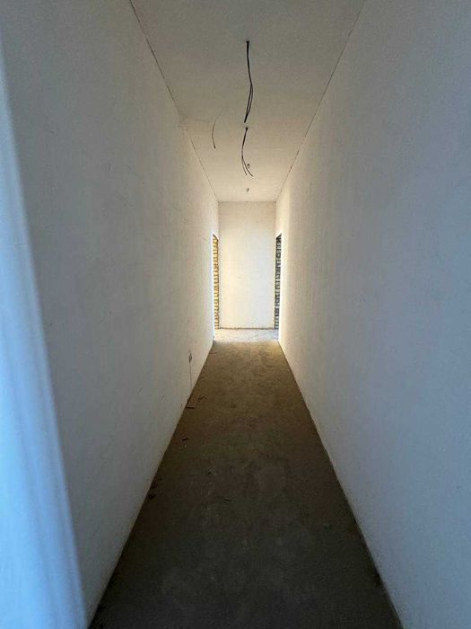 Guliston shahar O'zbekistonshoh ko'chasi 11 uy 19 kv (2 etaj) SOTILADI