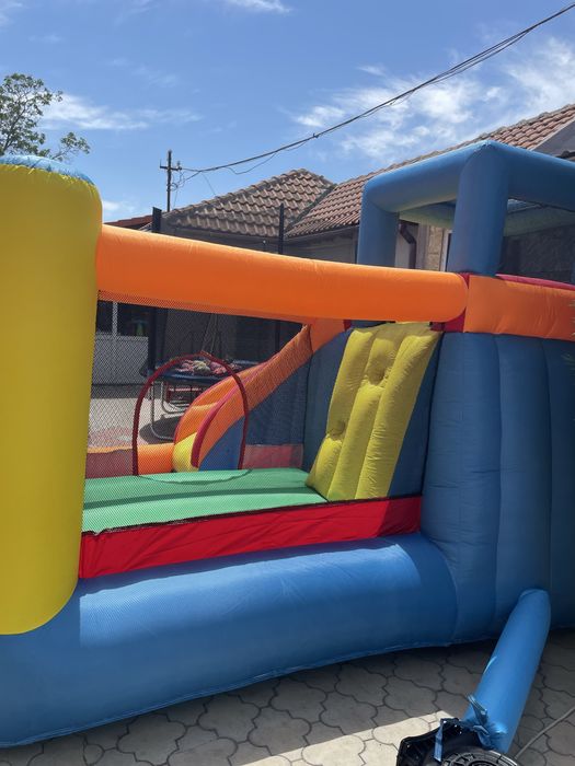 Loc de joaca gonflabil