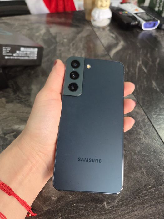 Samsung S22 и подарък case