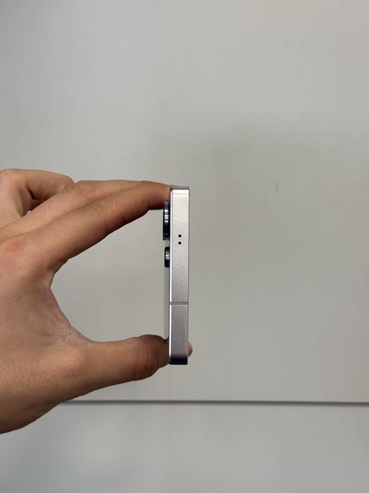 Продавам Samsung S25 ULTRA 512 GB