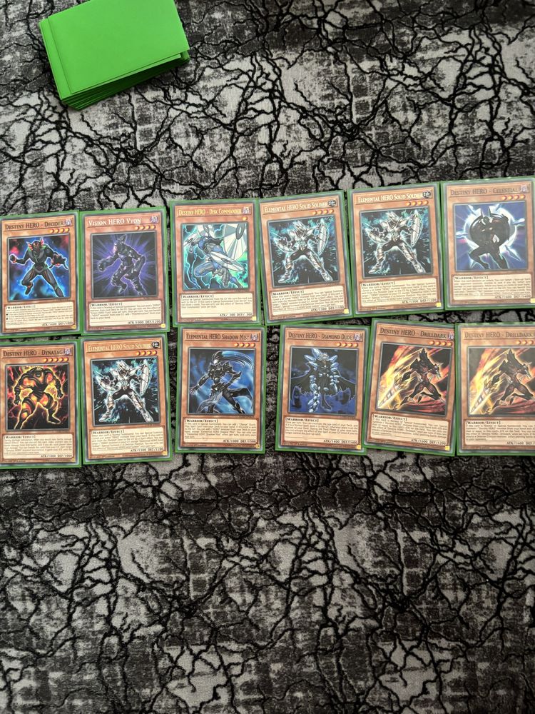 Yugioh карти.