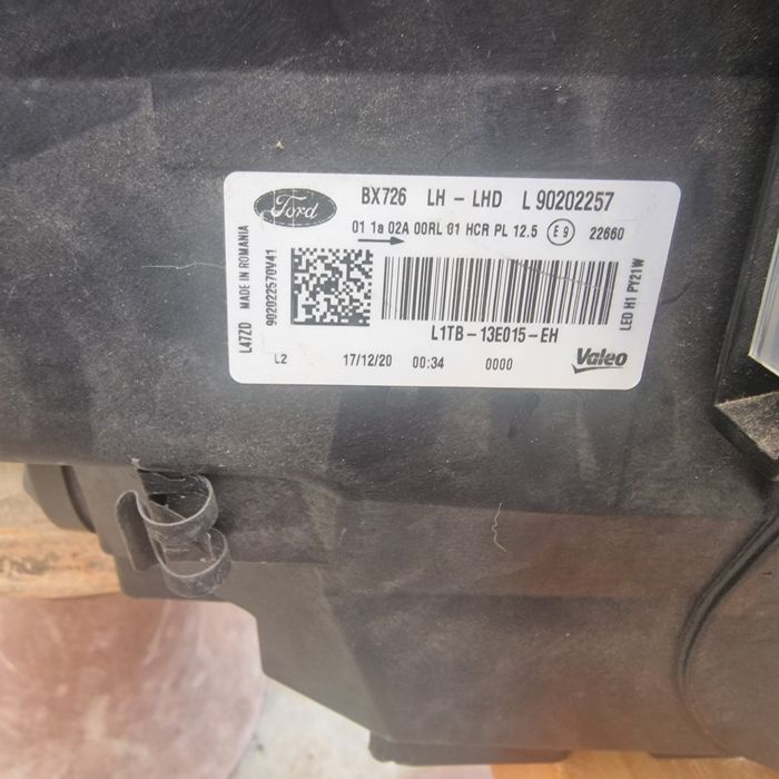 Ford PUMA 2020 ляв фар 3бр