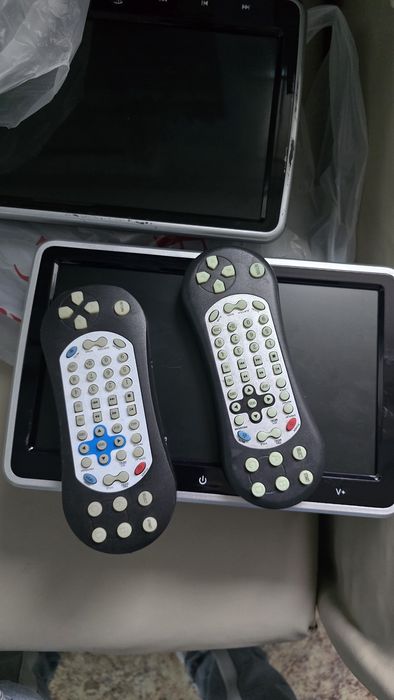 Монитор для подголовника dvd,mp3 ,mercedes, bmw,Toyota, Lexus, Mazda