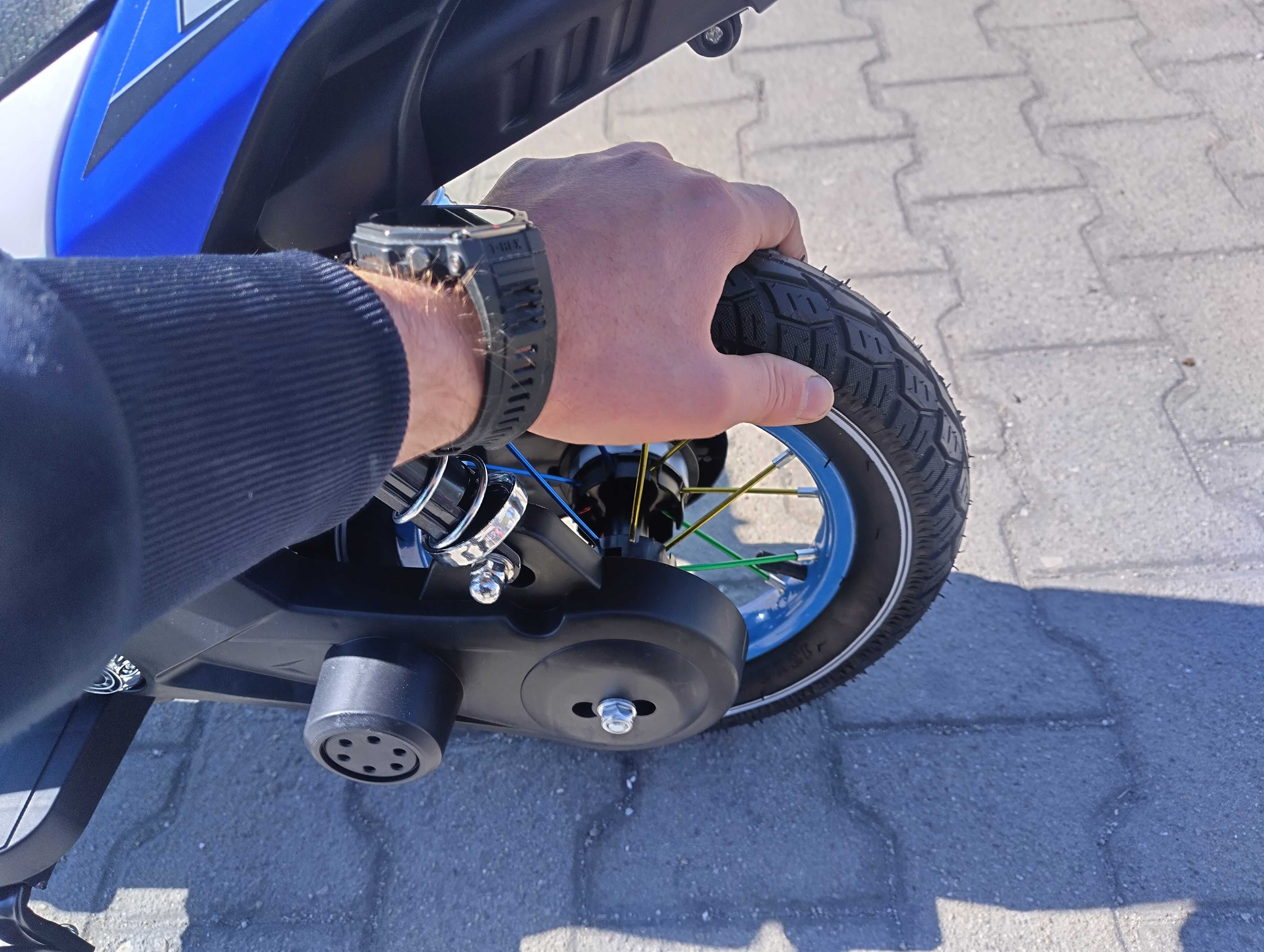 Акумулаторен мотор с помпещи гуми SUPER MOTO син