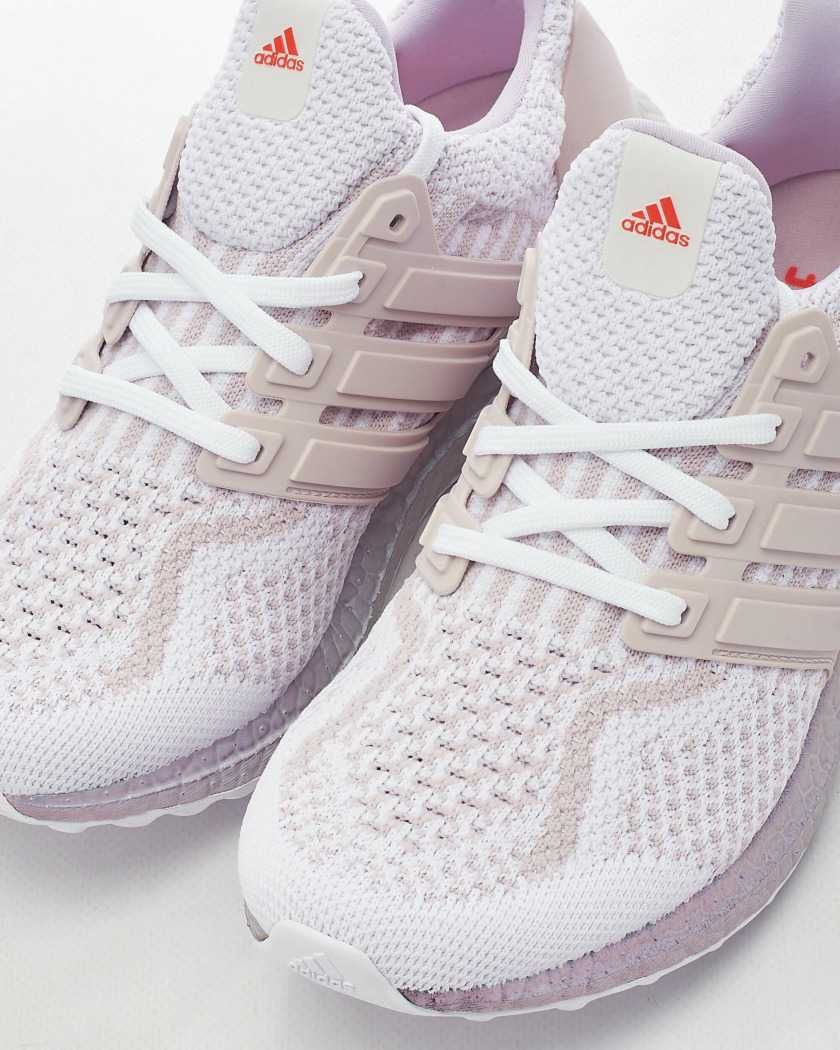 Оригинални дамски маратонки * ADIDAS ULTRABOOST DNA 5.0 * EU40