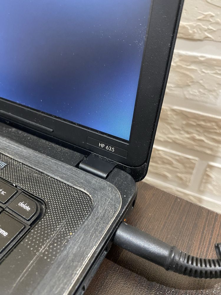 Лаптоп HP 635 с козметнични забележки