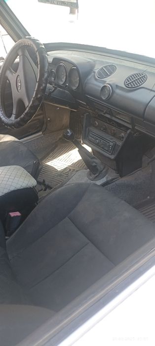 Vaz 2106 sotiladi yili 1986 xolati yaxshi yurip turgan moshina