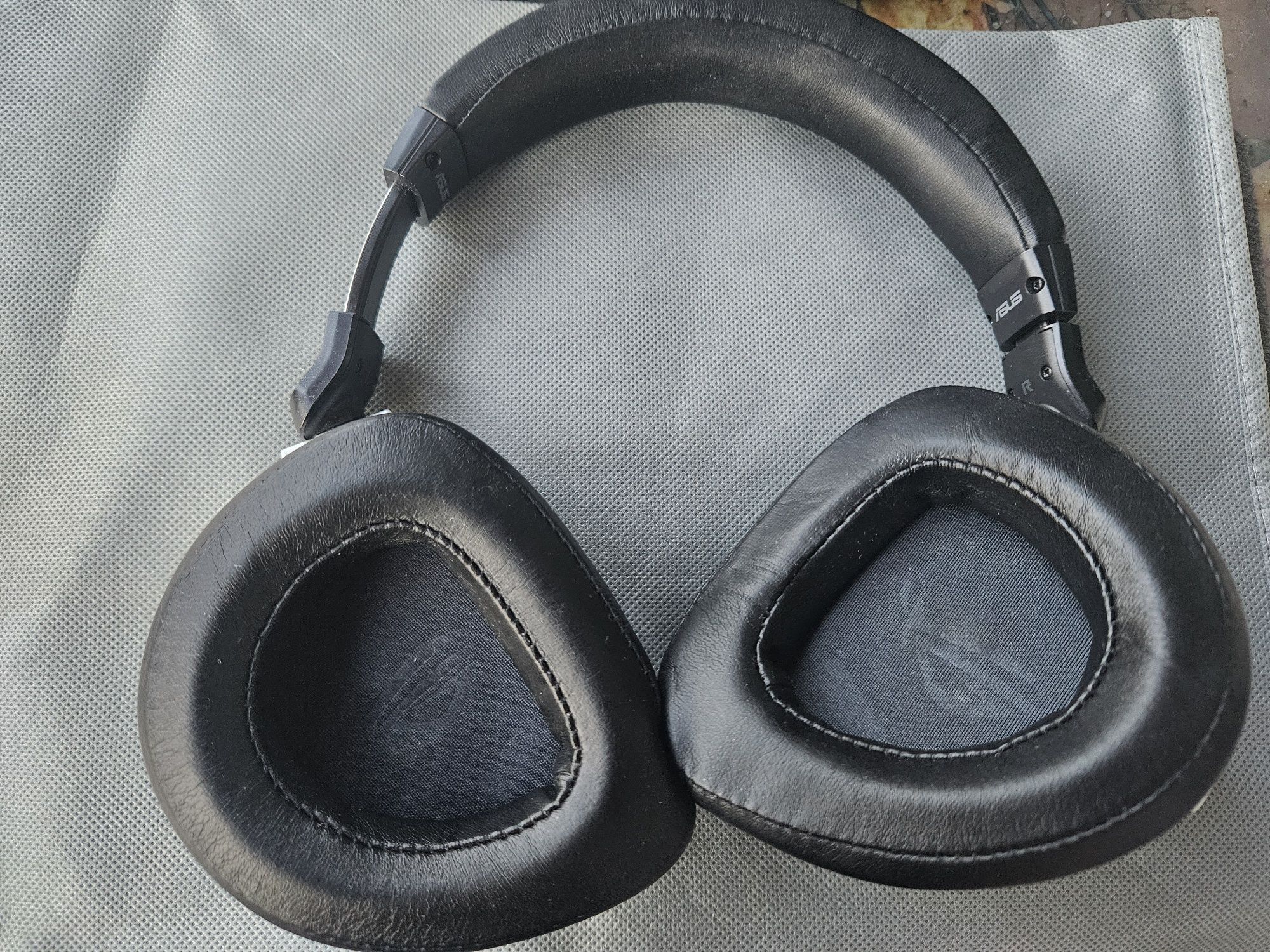 Продавам безжични геймърски bluetooth слушалки Asus ROG Delta S