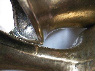 Mutat pe Publi Vaza vintage, bronz masiv turnat manual Germania