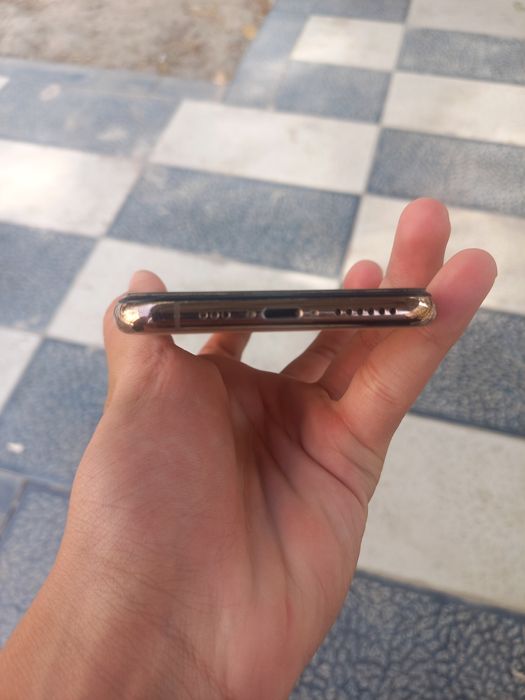 Iphone xs 64 gb.