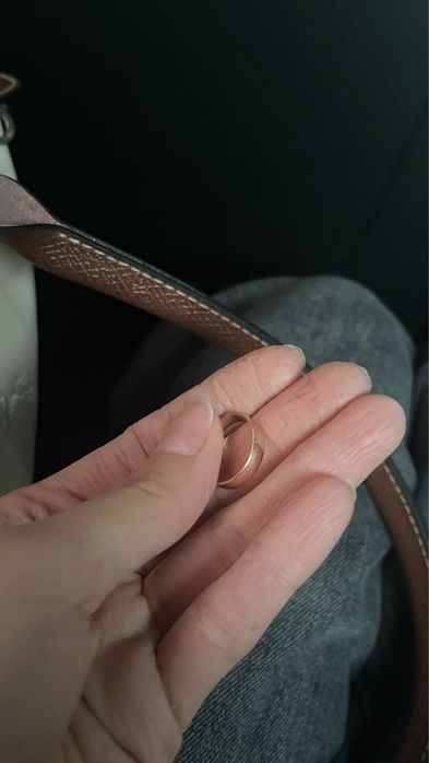 Продам обручальное кольцо