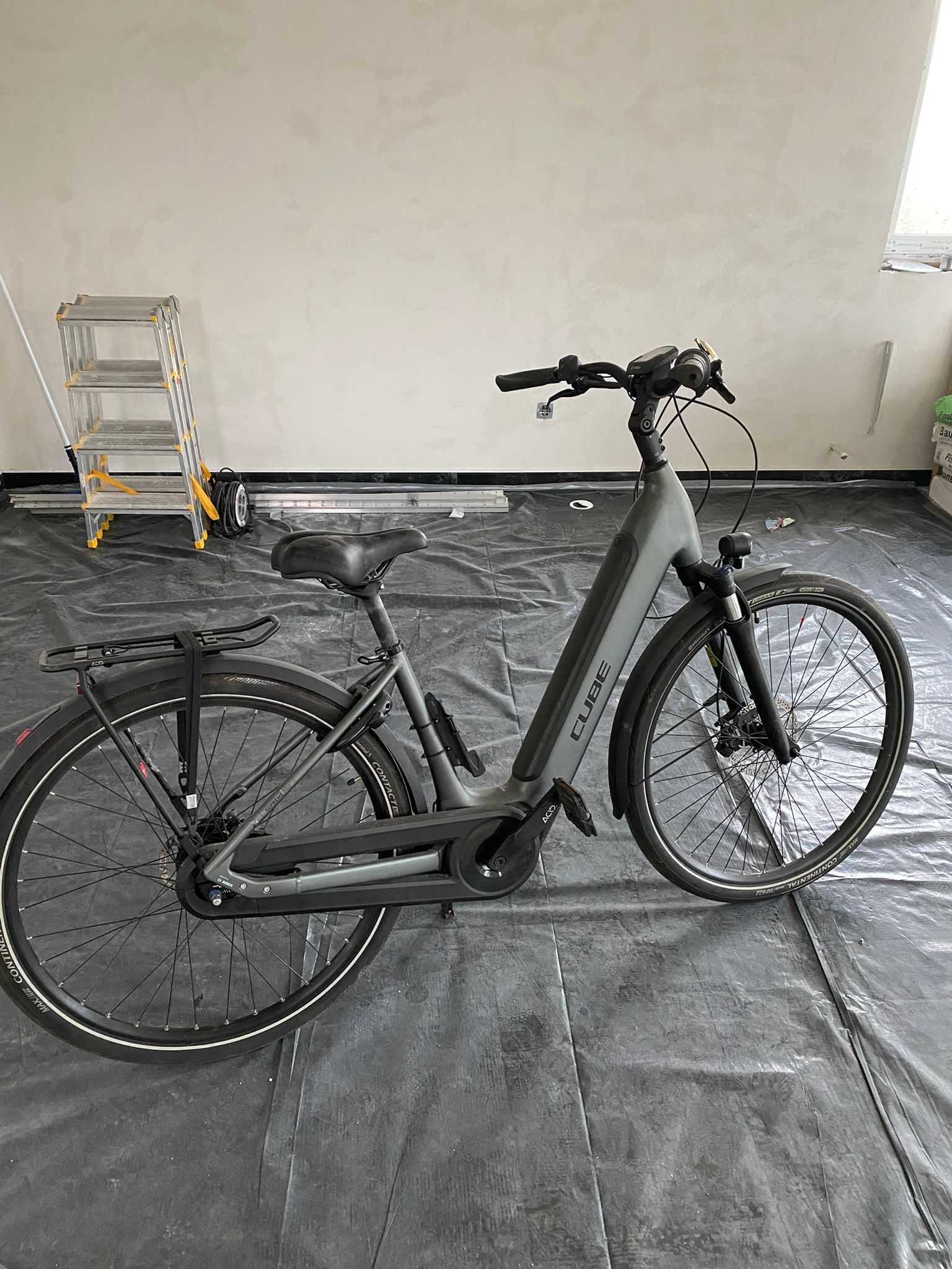 Vand bicicleta de damă Cube electrica