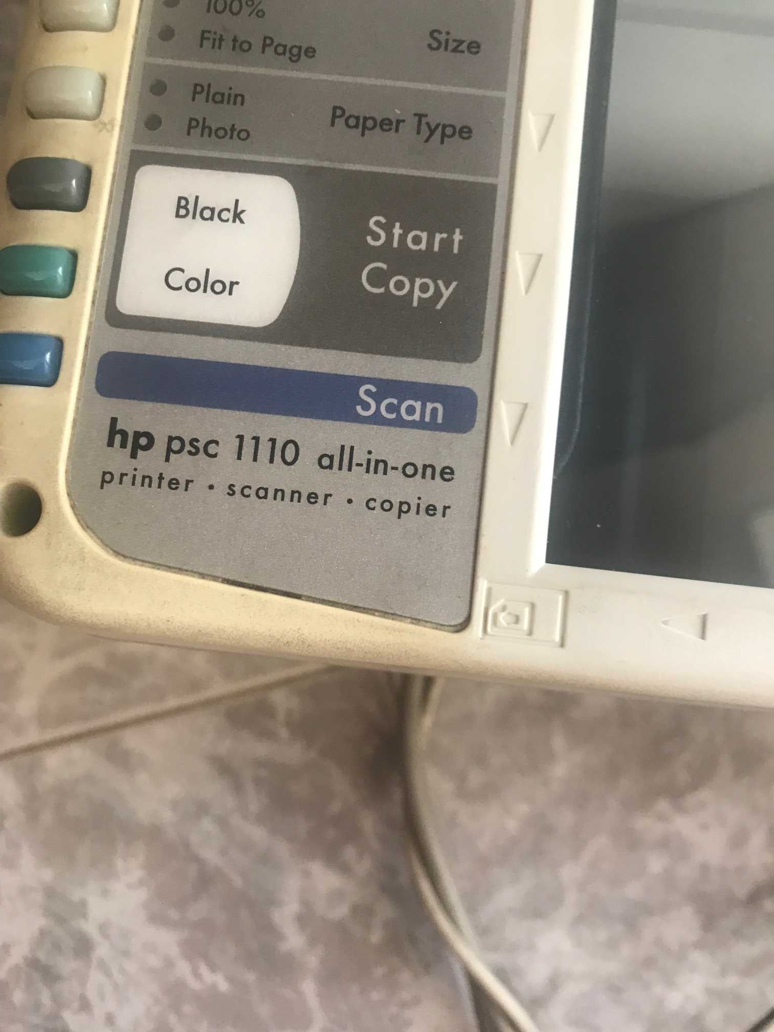 Продавам комбиниран принтер HP със скенер -цветен