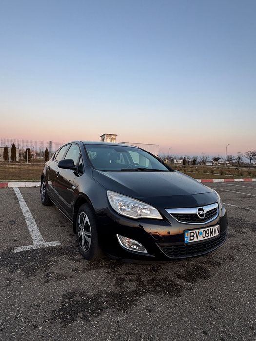Opel Astra J 1.4 benzina 2010 Euro5 130.000km Posibilitate Rate