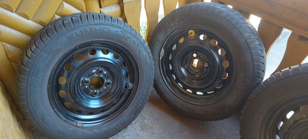 Vând roti iarna 165/70 R14 anvelope + jante