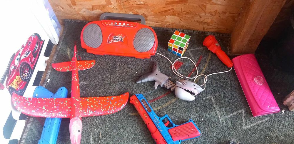 Vând jucarele copii