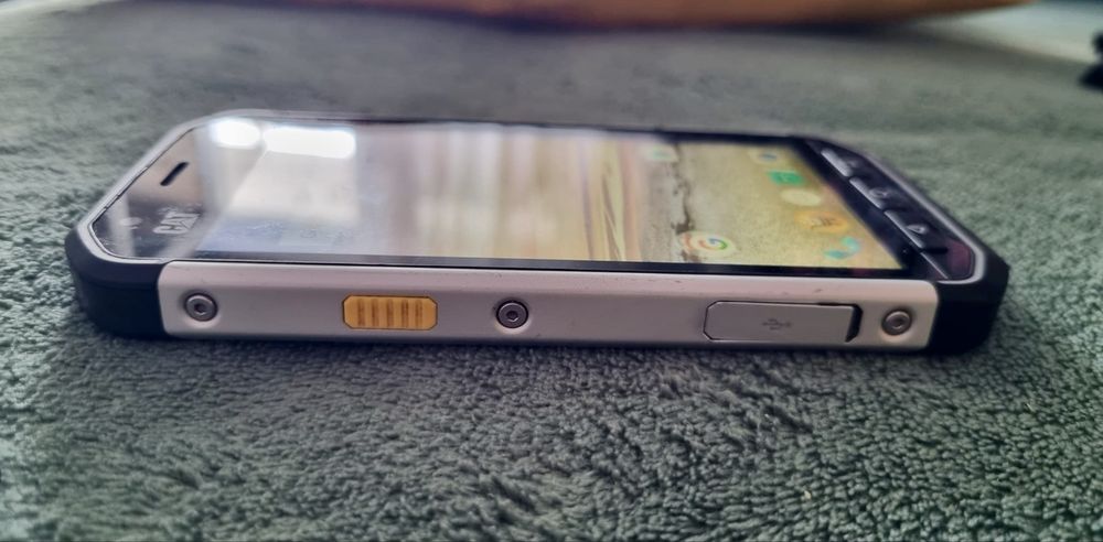 CAT S40- 16GB in stare perfecta