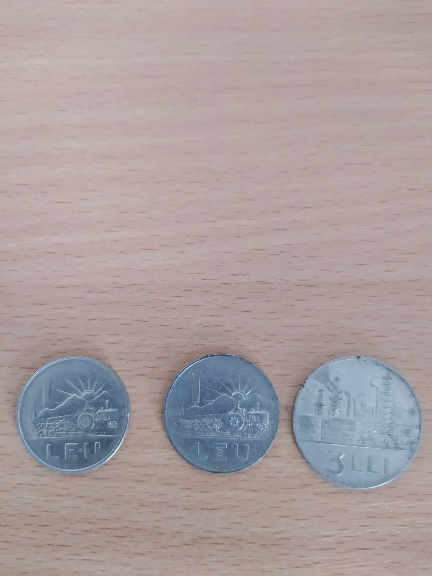 3 monede : 2 de 1 leu si 1 de 3 lei 1966,1963