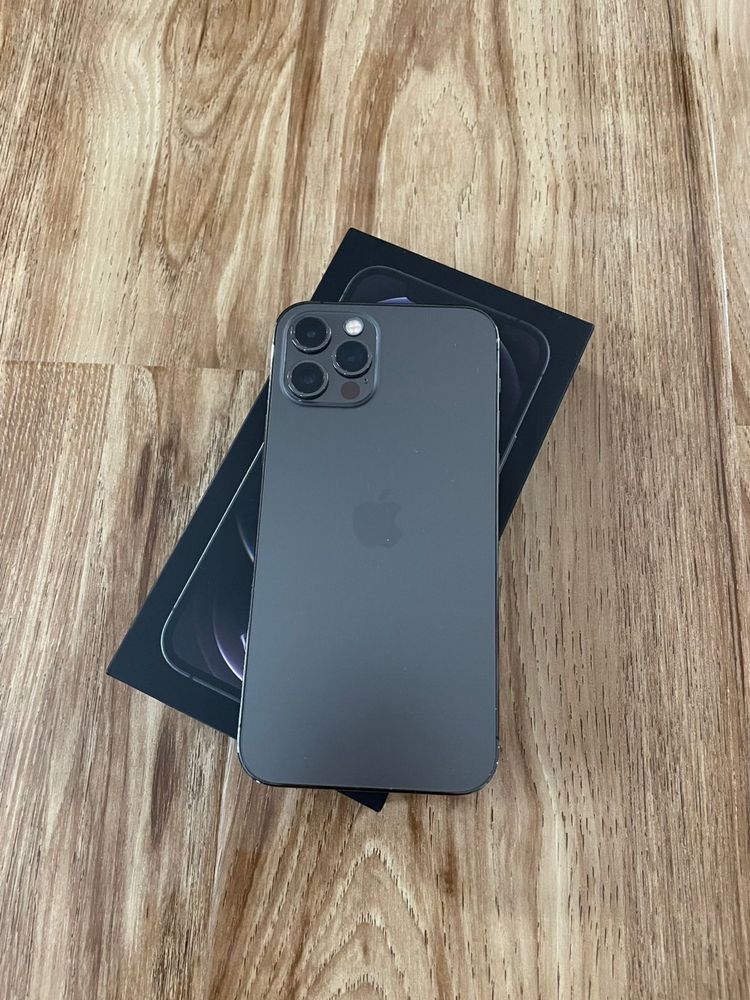 Продам Iphone 12 pro