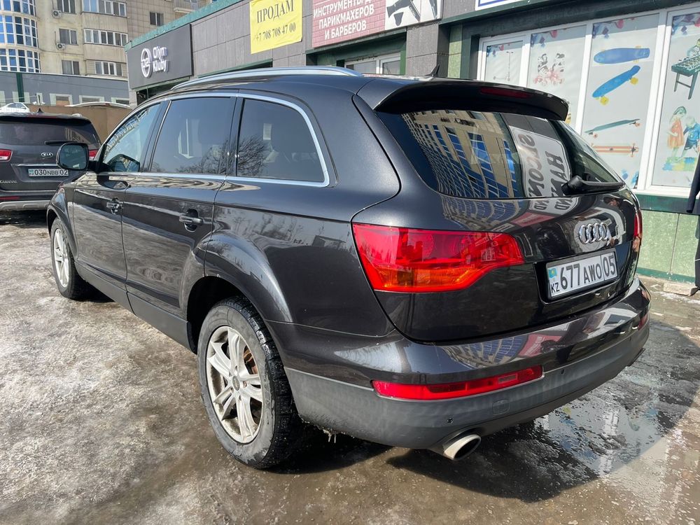 Продам машину Audi Q7, вложении не требует