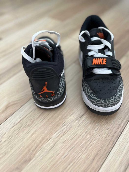 Incaltamine baieti marime 35.5 Nike Air Jordan Legacy 312 Low
