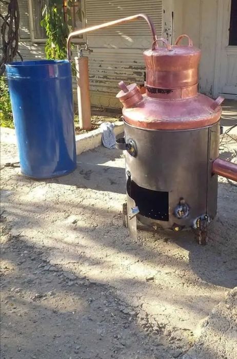 Vând un cazan de țuică din cupru alimentar capacitate de 90 litri cu f