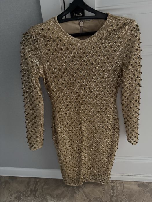 Золотое блестящее платье