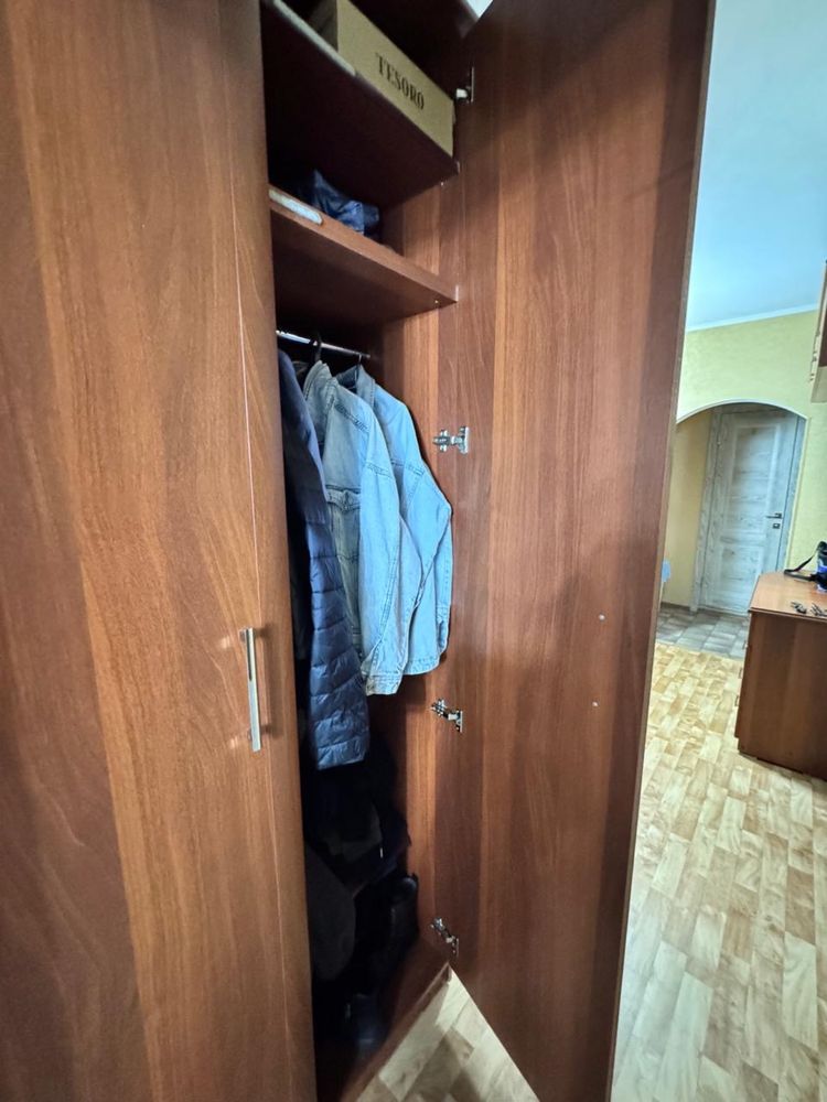 Продам шкаф в прихожую