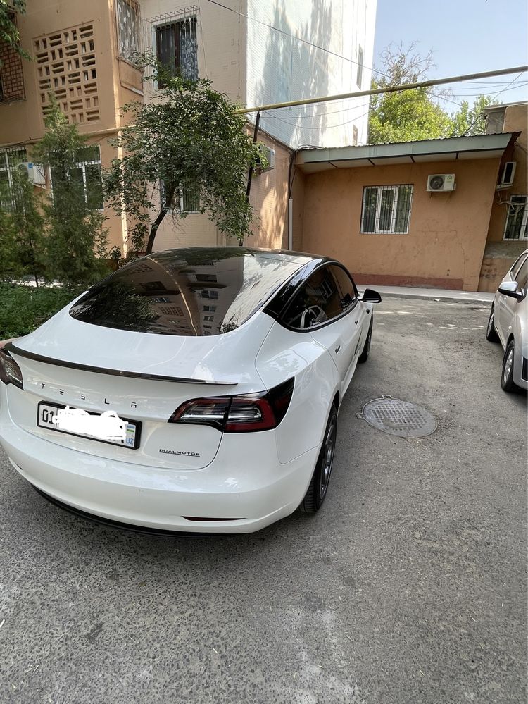 Tesla model 3 dual motrs long renge 2021