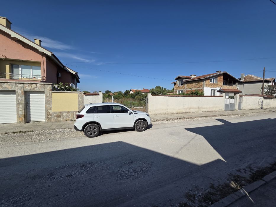 Парцел в с. Калековец-789 кв. Ограден на Асфалтов път