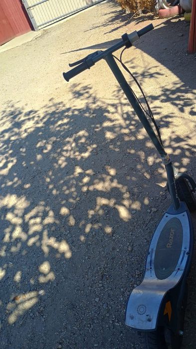 Vând douo scutere, și o trotinetă