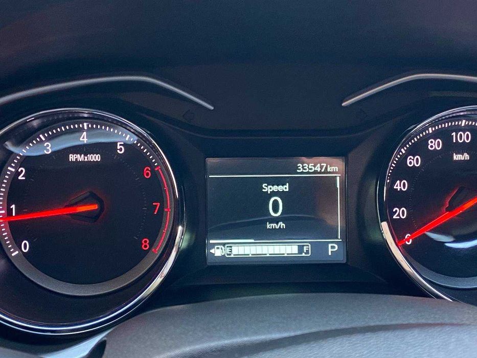 Onix Premier Turbo сотилади.