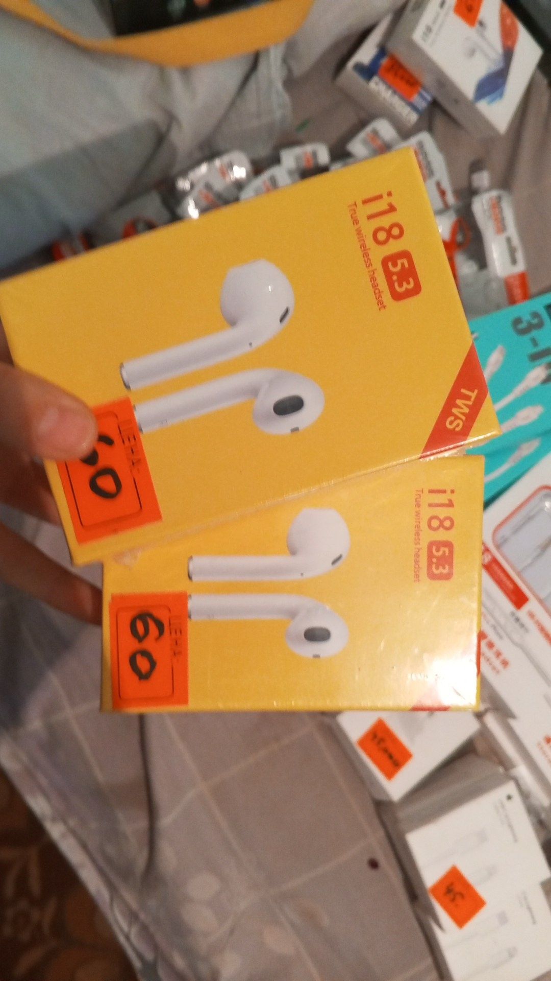 Telefon akssesuarlari SOTILADI