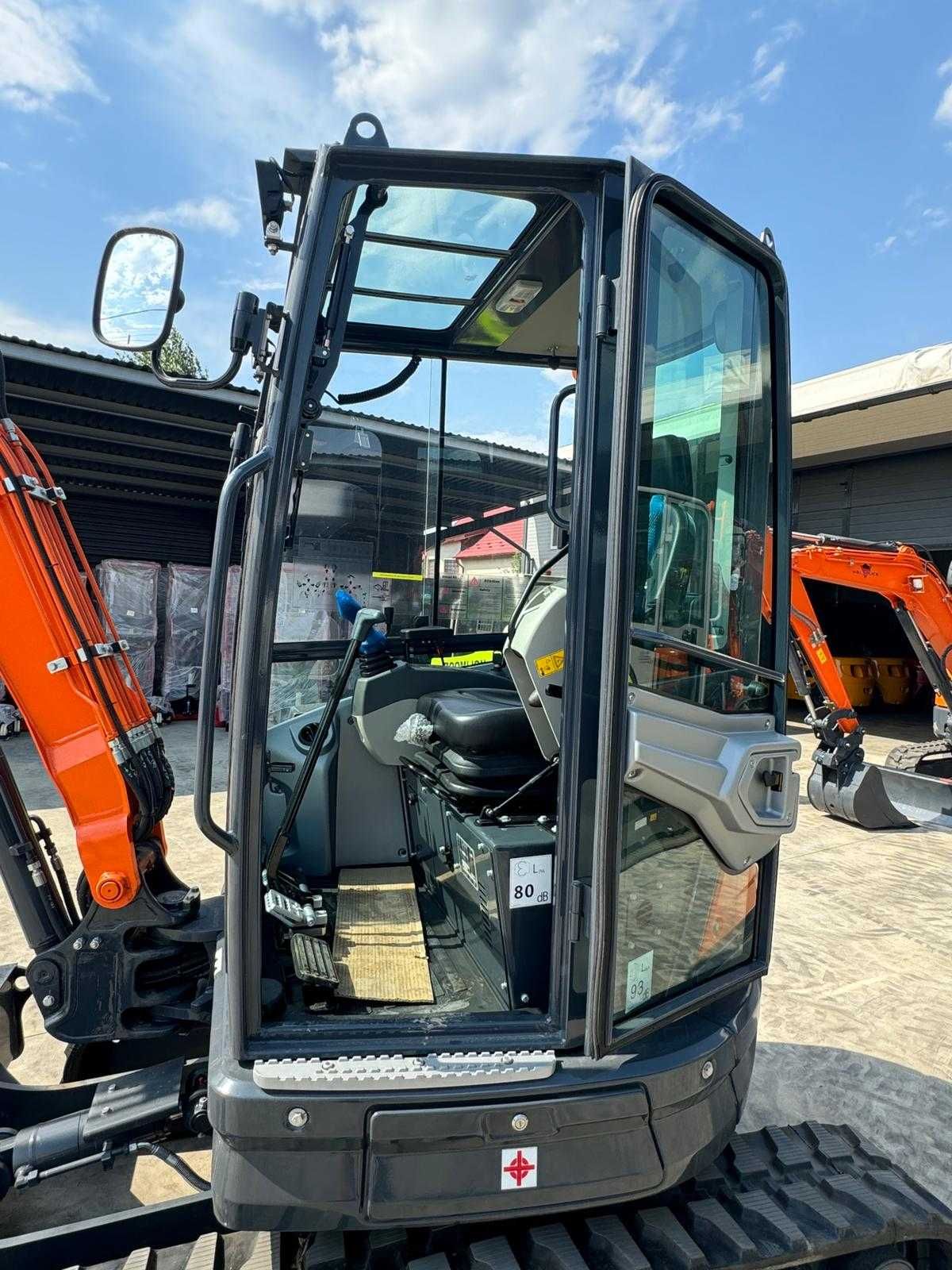 Mini excavator Valtruck 2,7t NOU Premium Motor YANAMR GARANTIE 3 ANI