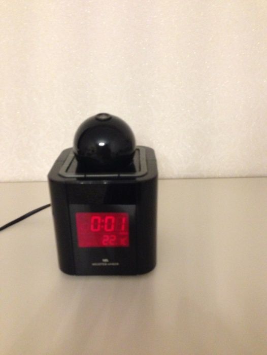 Часы - будильник проектор