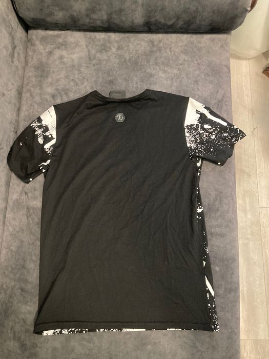 Чисто нова тениска