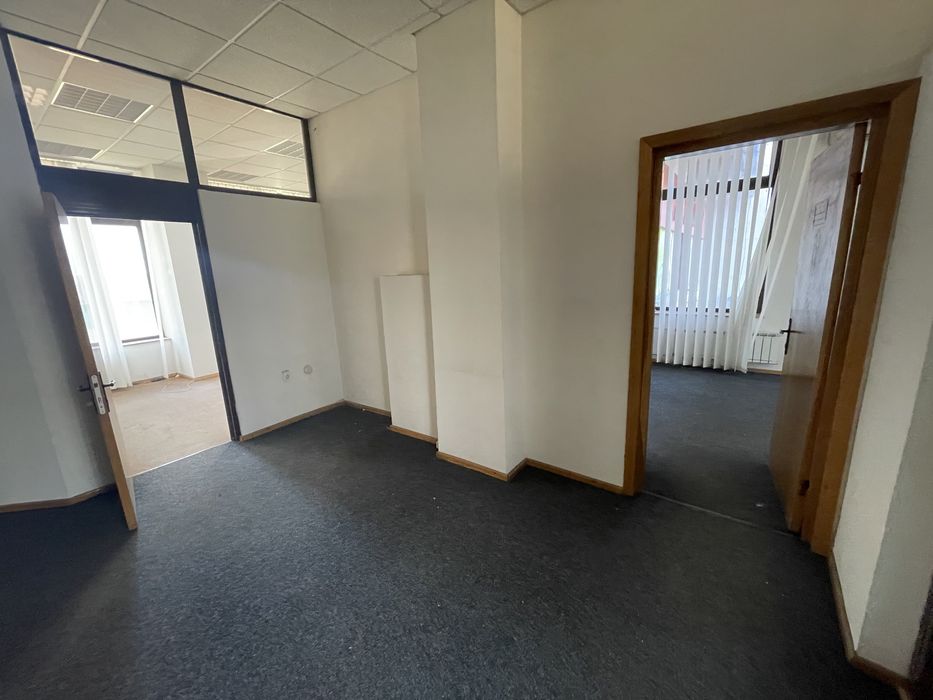 Inchiriez spatiu comercial 220 mp2 etaj 1