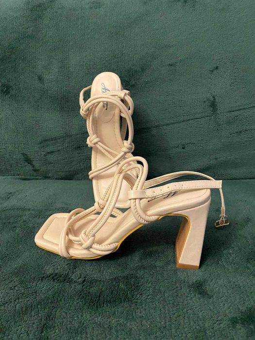 Sandale cu toc Bej