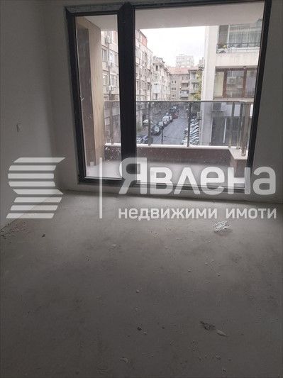 Продава се Двустаен апартамент в Бургас, Център - 97 кв.м за 2600 €/кв.м - Снимка #5