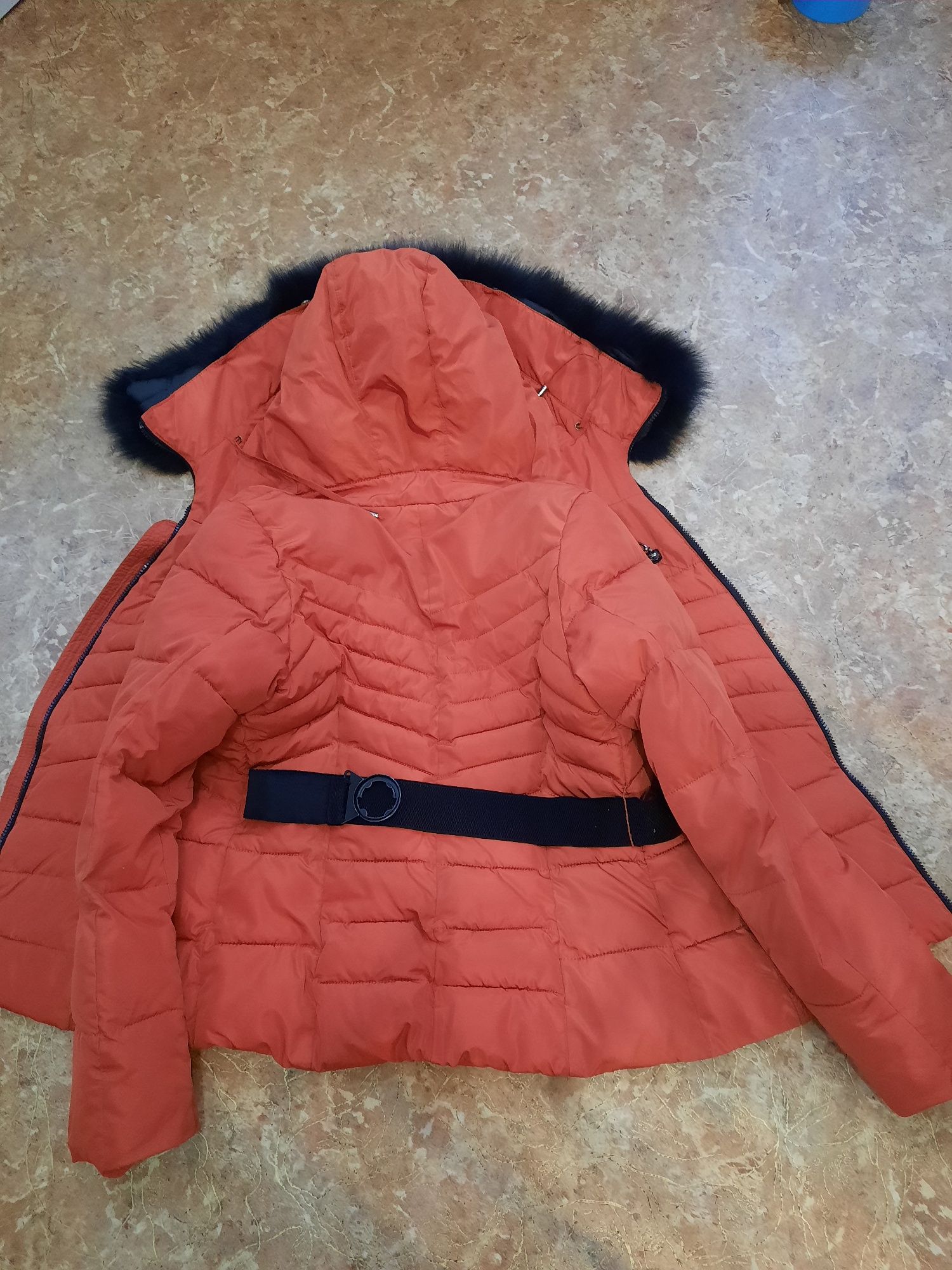 Продам женская Куртка зима, на холодную весну 44 размер, возможно на 4